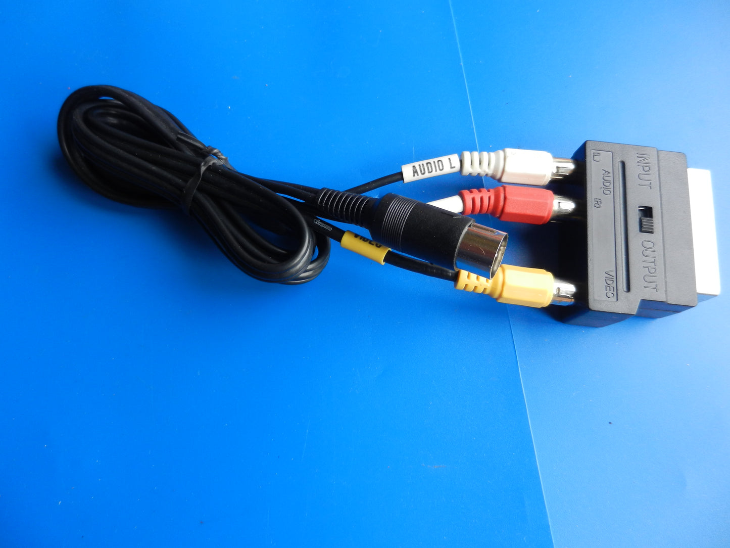 Video Kabel 6 polig DIN Stecker - Cinch - Scart Stecker 1m umschaltbar für Aufnahme/Wiedergabe auf VHS-Geräte