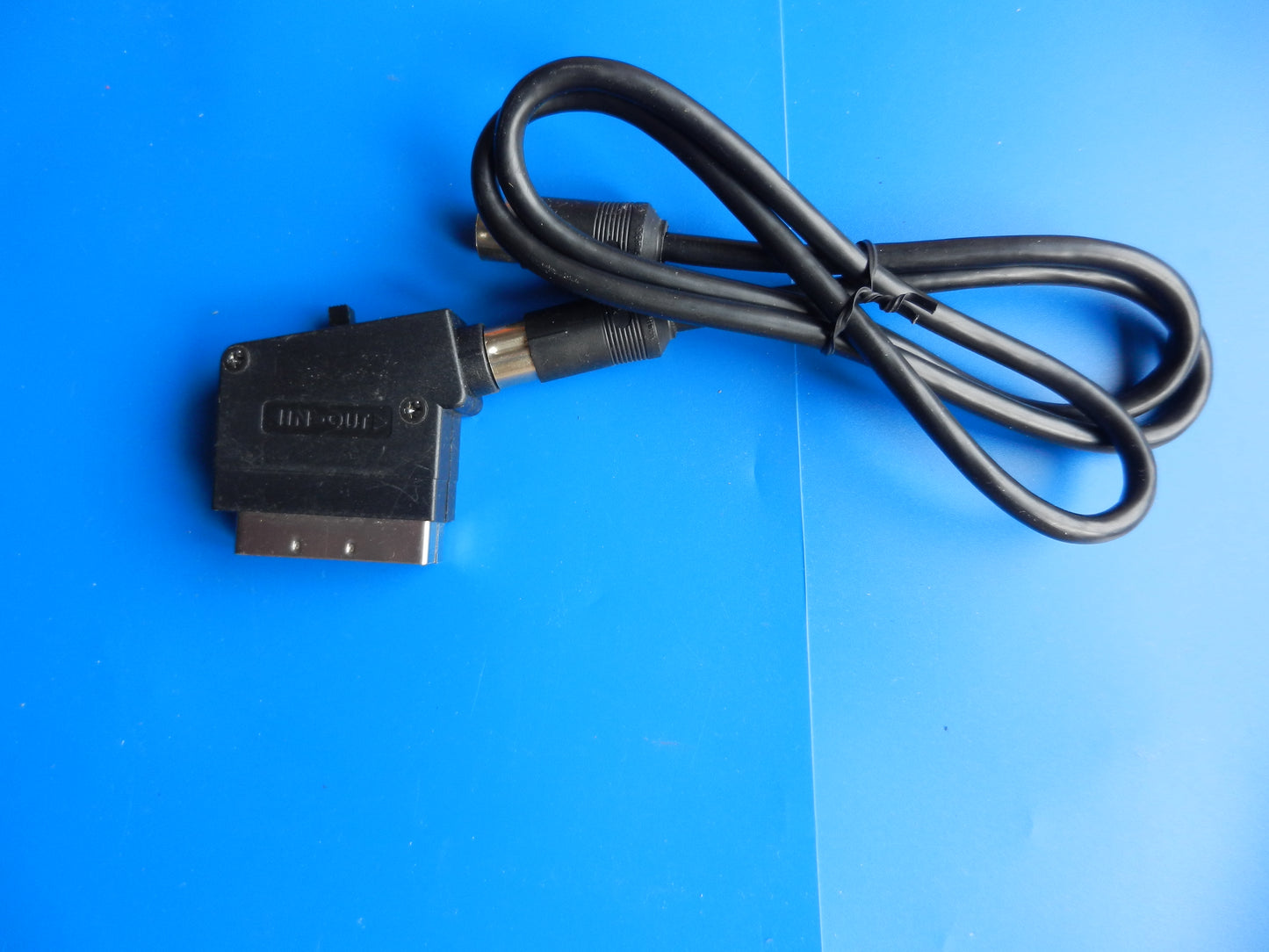 Video Kabel 6 polig DIN Stecker - Scart Stecker 1m umschaltbar für Aufnahme/Wiedergabe auf VHS-Geräte