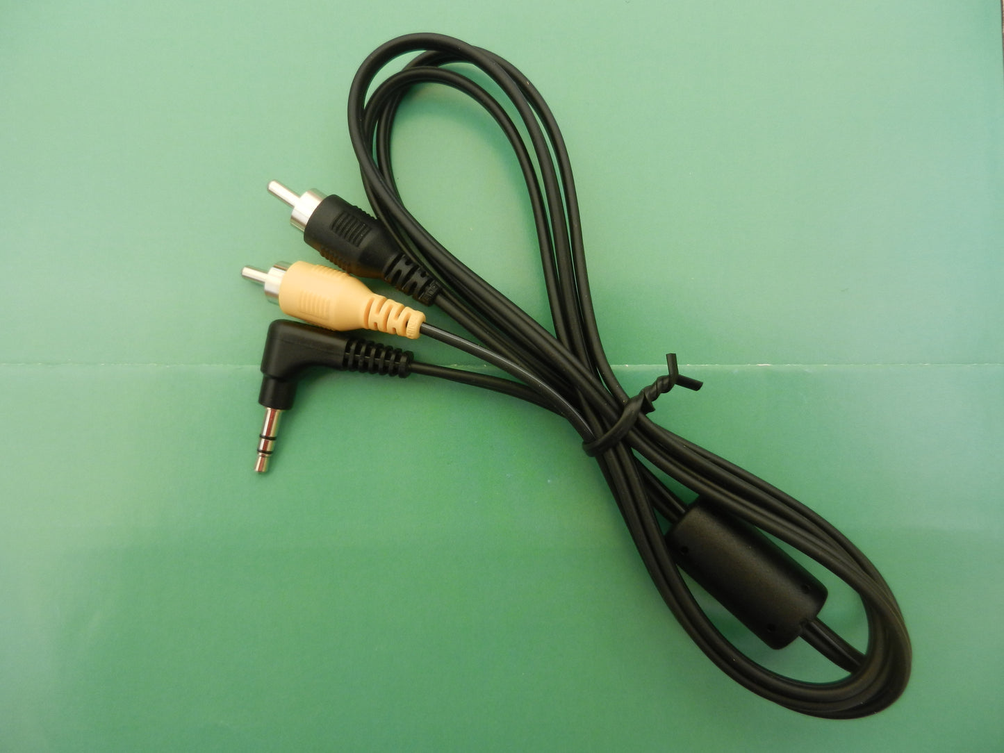 Kabel Klinke 3,5mm 3 polig ( Winkelstecker ) - Cinch ( Stecker ) 1,3m