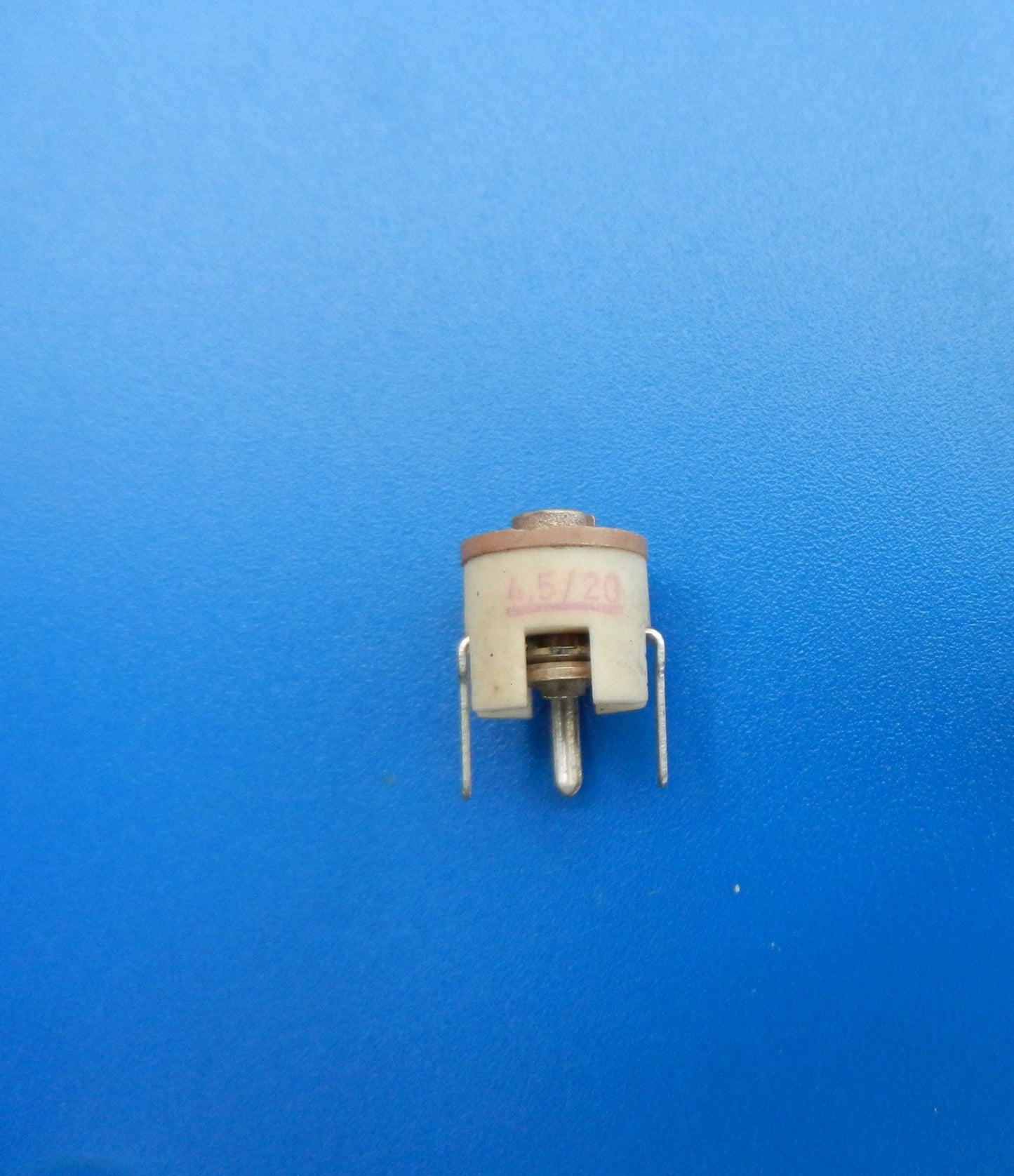 Kondensator Trimmer 4,5 - 20pF liegend für GRUNDIG