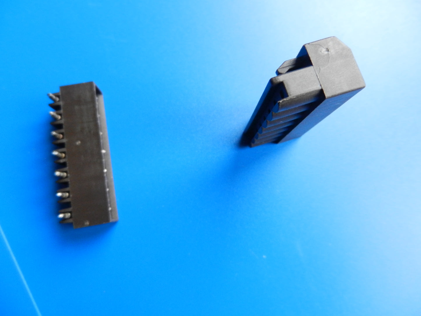 7 polige Buchse zur Platinenmontage mit Stecker zum Schrauben , wie neu