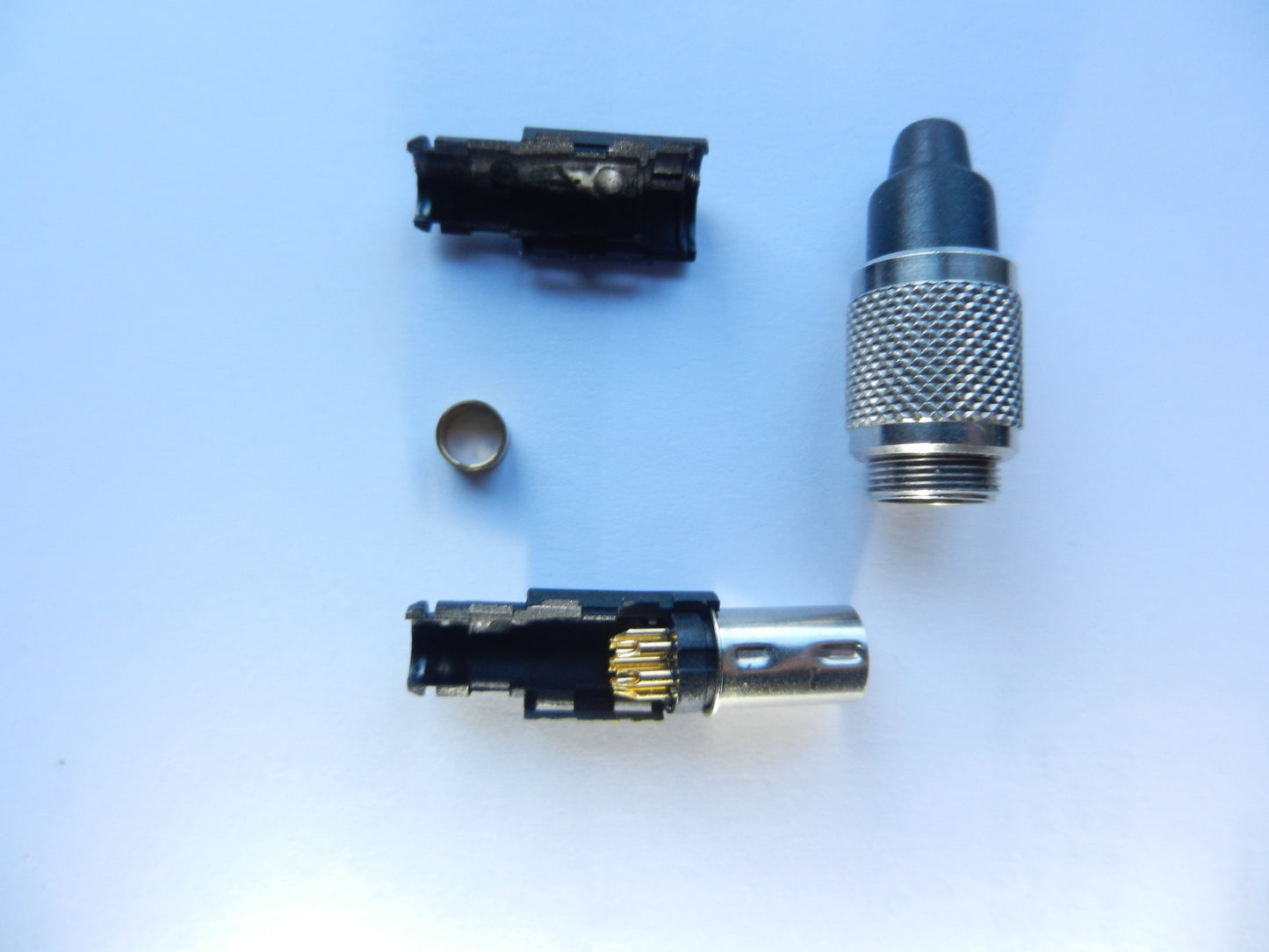 8 poliger Mini schraub Stecker aus Metall