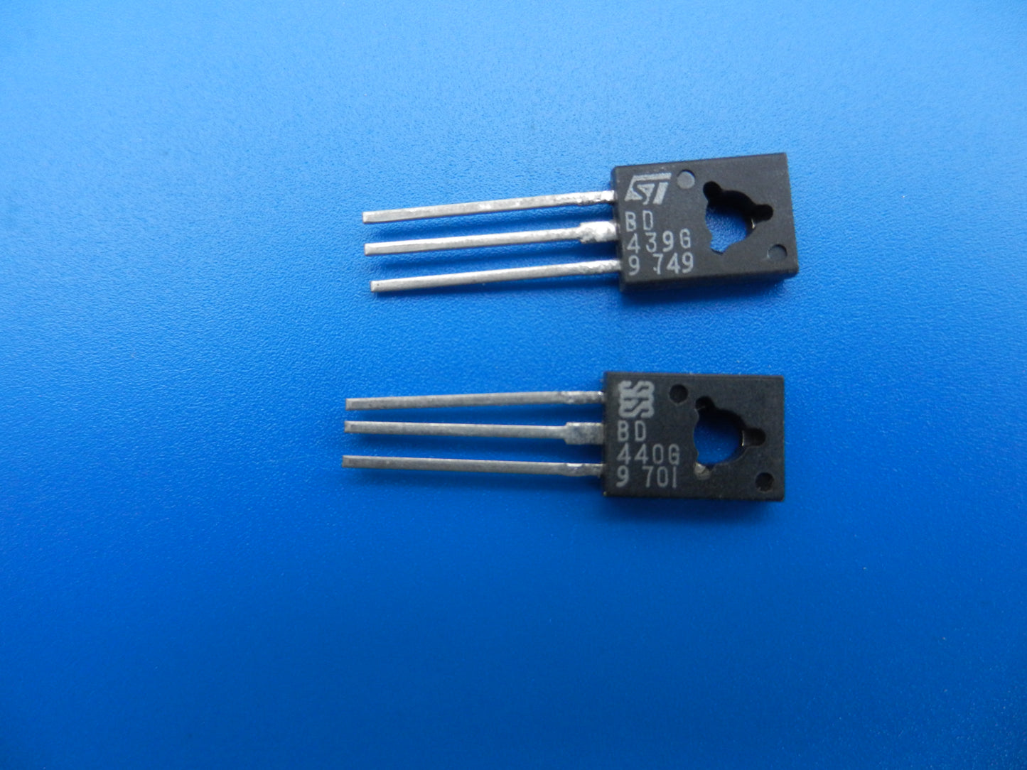 BD439 / BD440 Vorstufen Transitoren für GRUNDIG Hifi Komponenten-