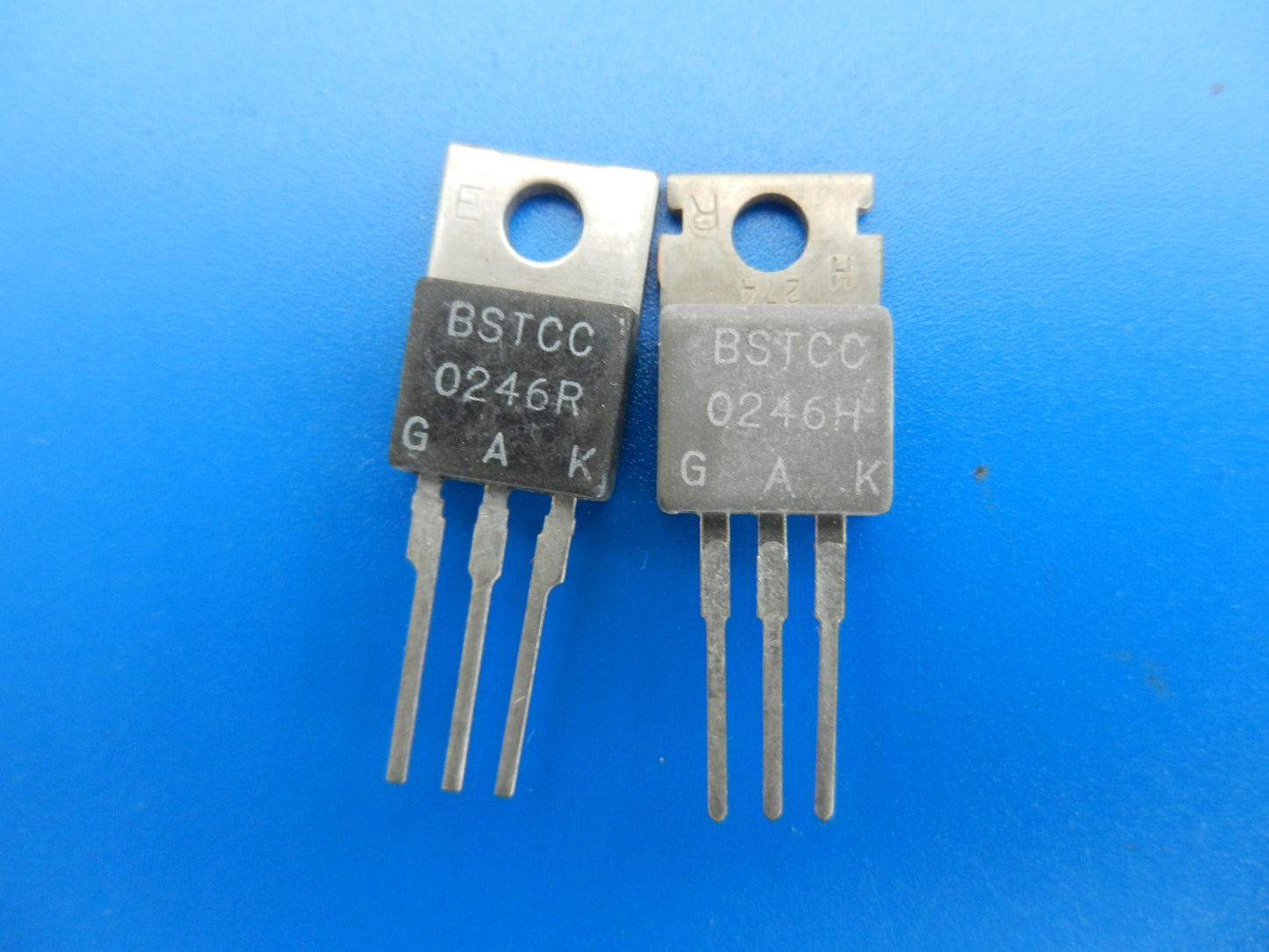 BSTCC246R und BSTCC246H Ablenkthyristoren für GRUNDIG TV Geräte