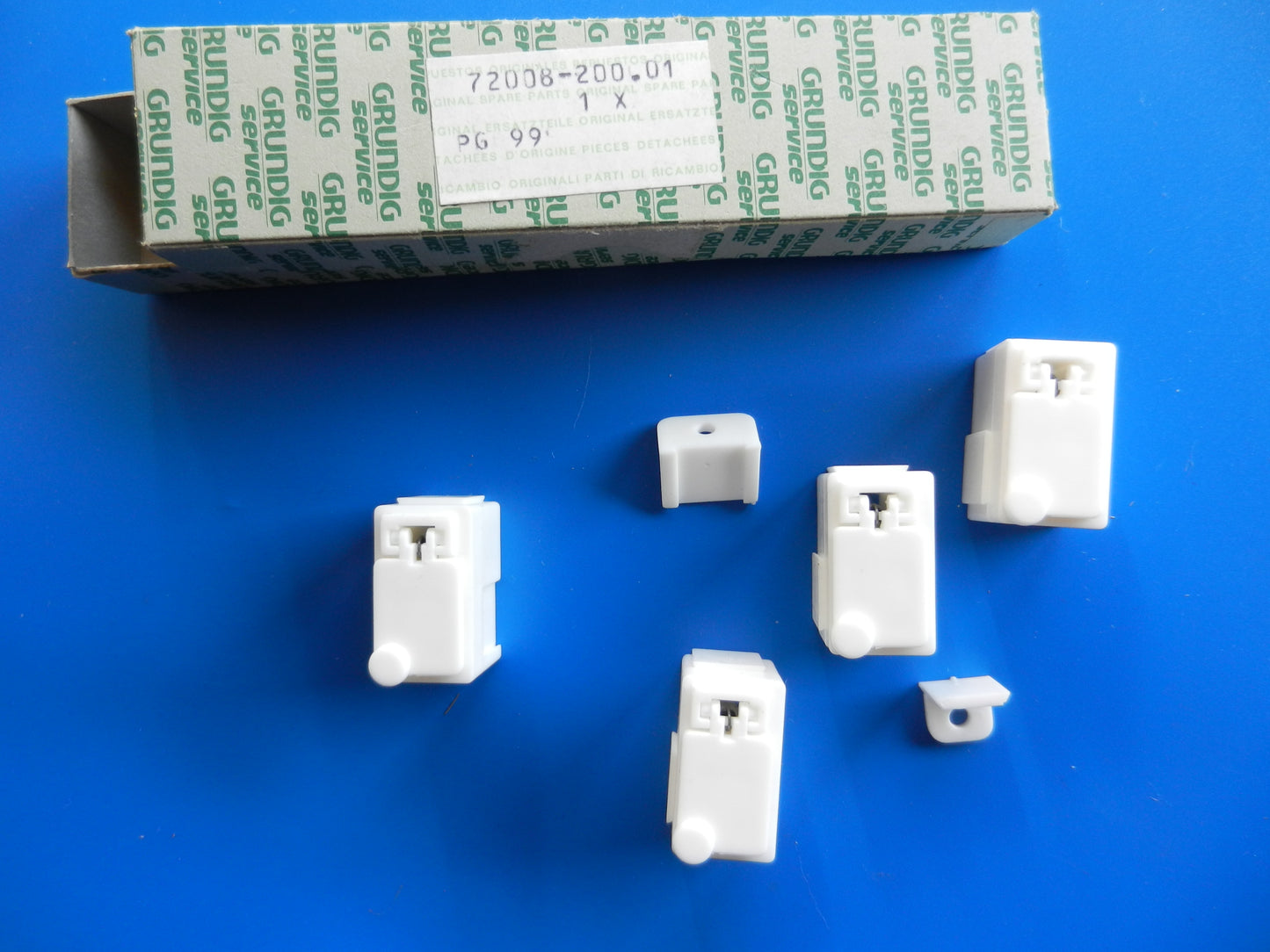 SMD Klapp Box weiss , 4 Stück von GRUNDIG