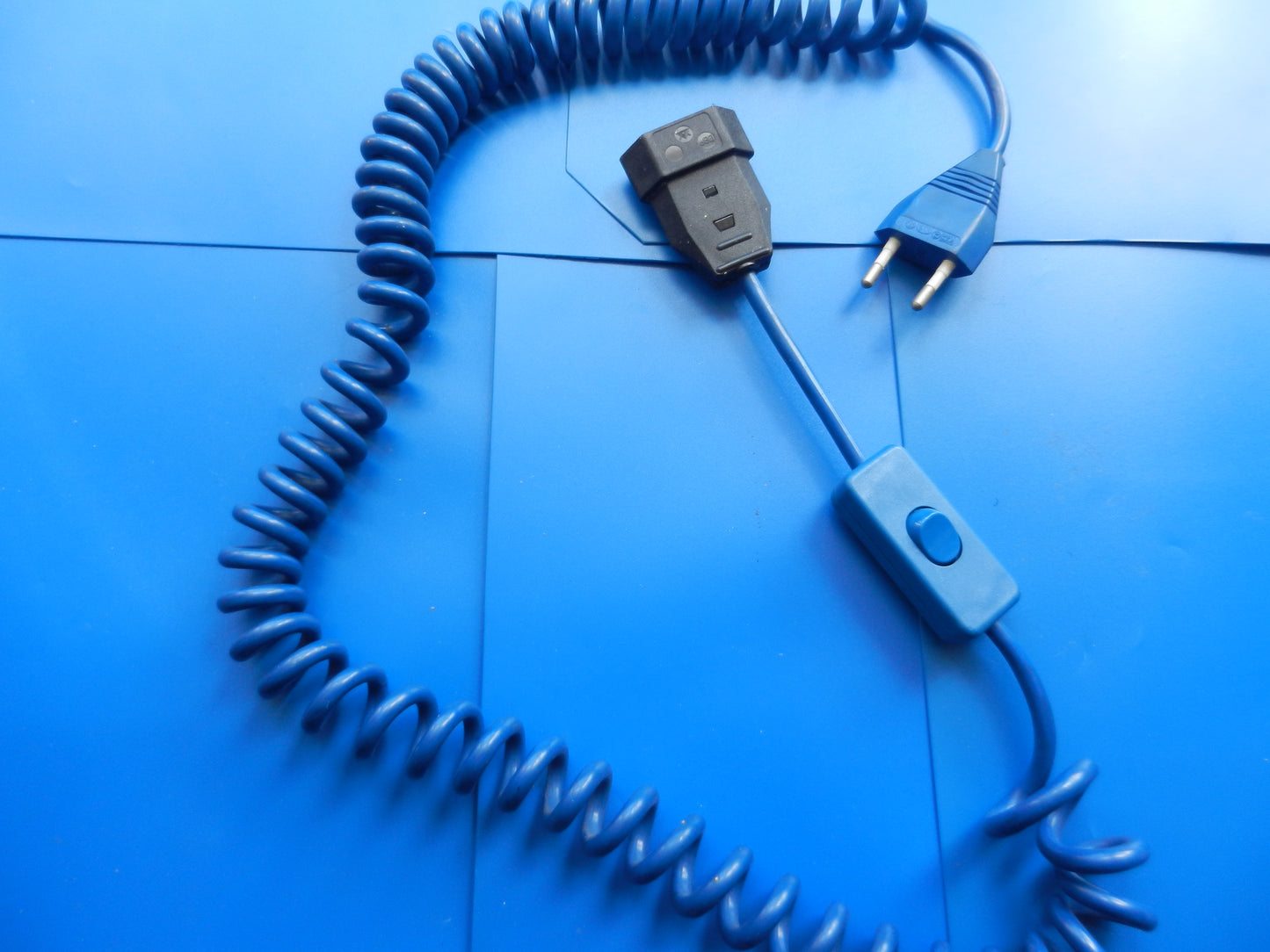 Spiral Euro Netzkabel Verlängerung in blau mit Schalter 2,50 - 3,50m 2 polig 0,75mm² wenig gebraucht