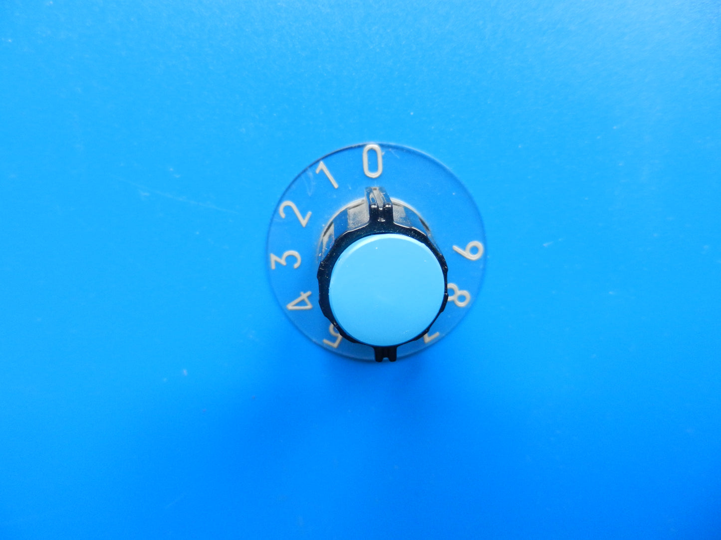 Drehknopf / Spannzangendrehknopf mit blauer Kappe für 6mm Achse und 0-9 Anzeige