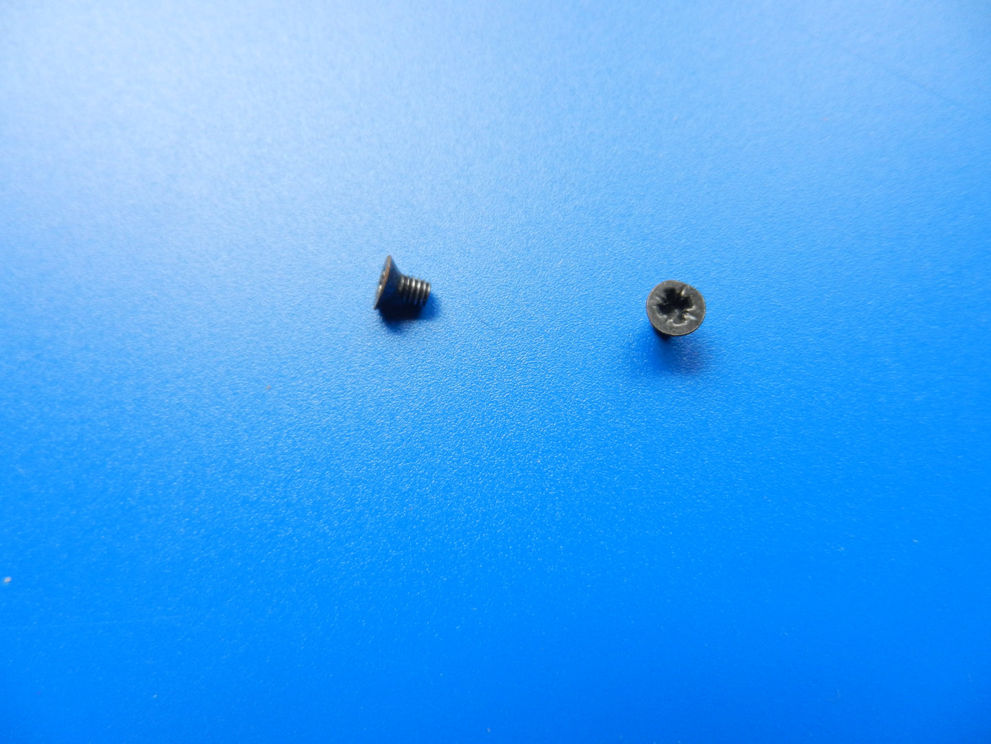 MCF400 SCF6200 Senkkopfschrauben für den Schubladen vom Frontlader GRUNDIG