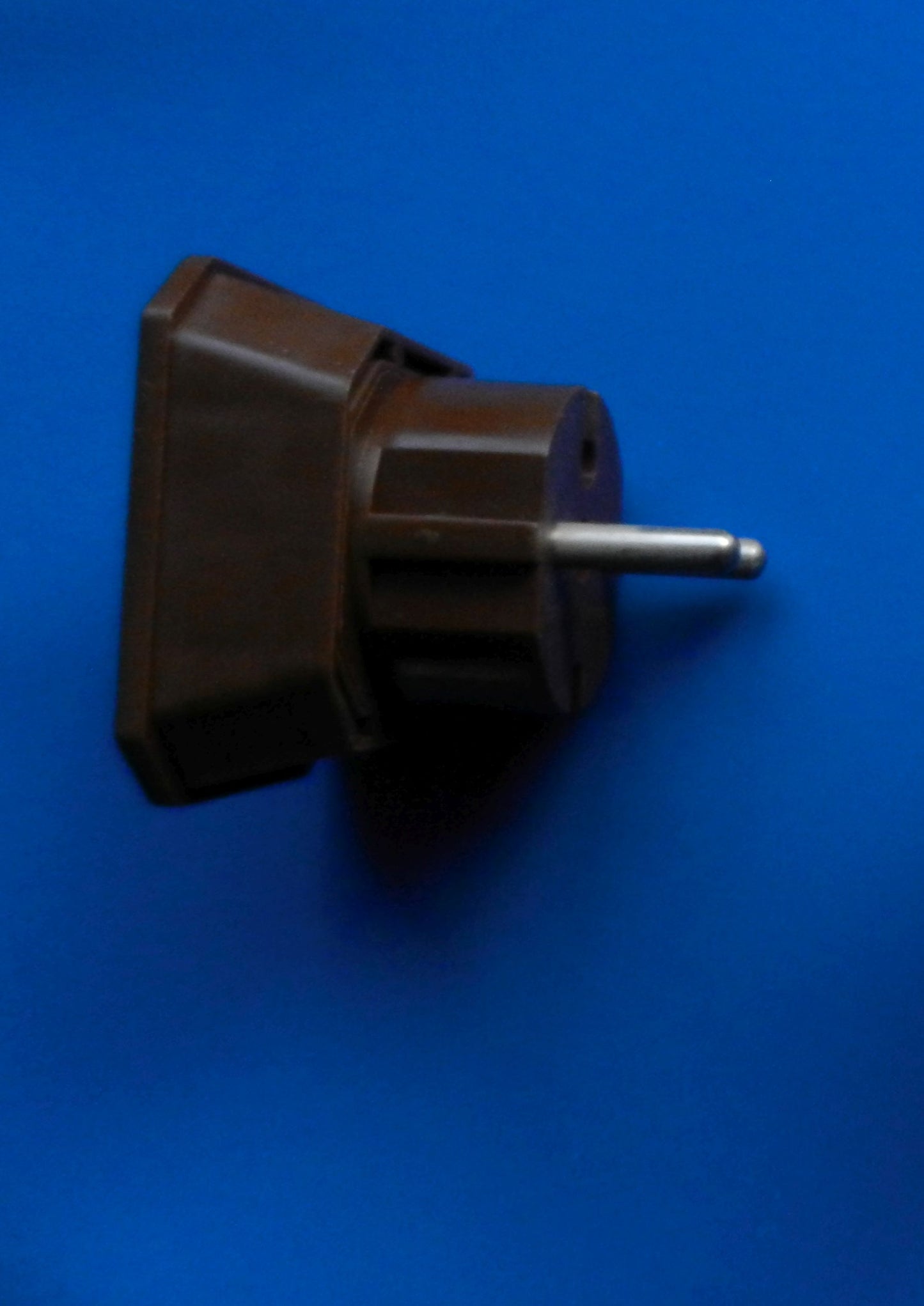 Euro Schuko Adapter 1x Schuko Stecker, 3 x Euro Buchse braun oder weiss