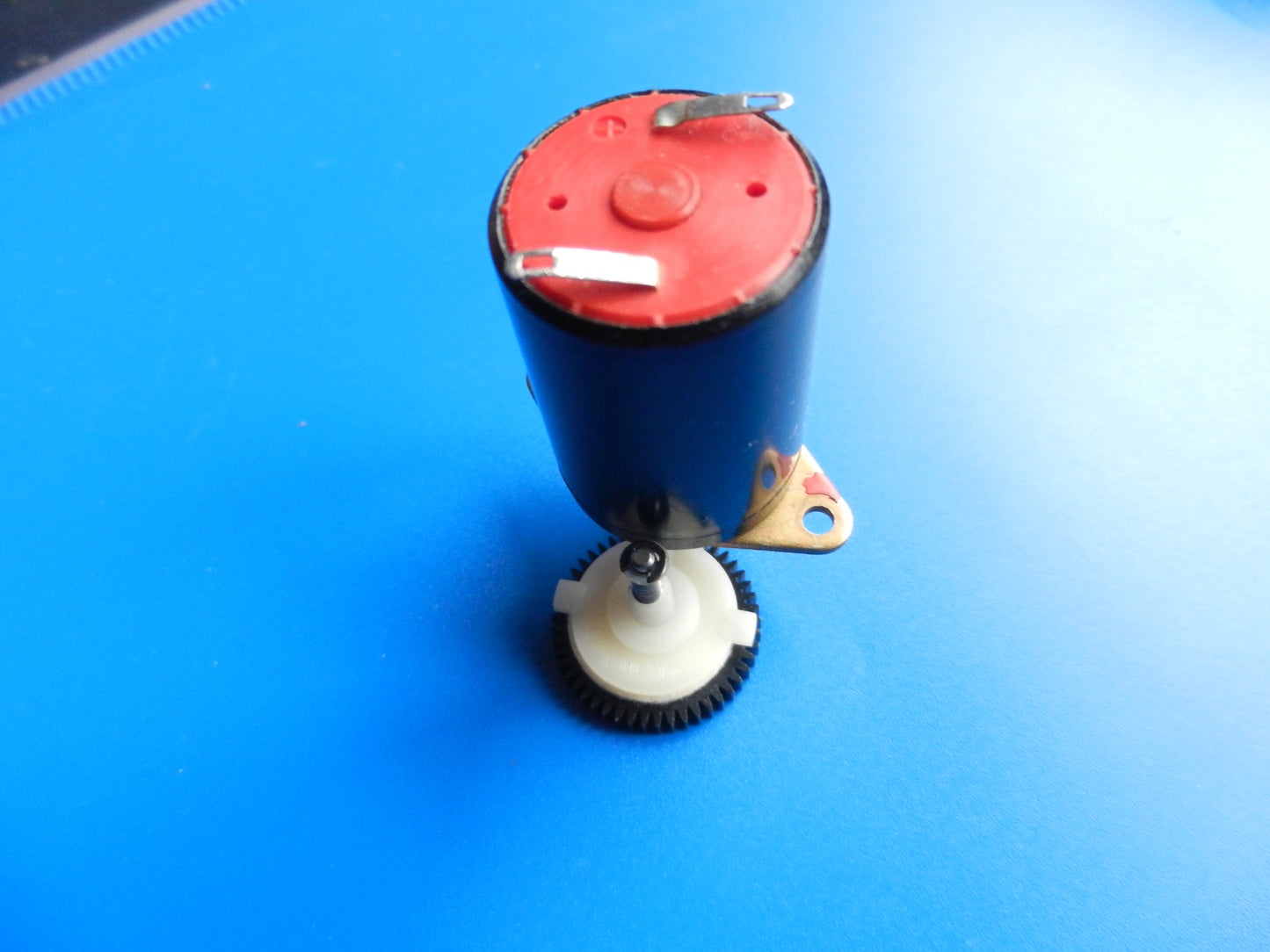 CF5500 MCF500 MCF600 Wickel Motor mit Zahnrad für Hifi Cassettendeck von GRUNDIG