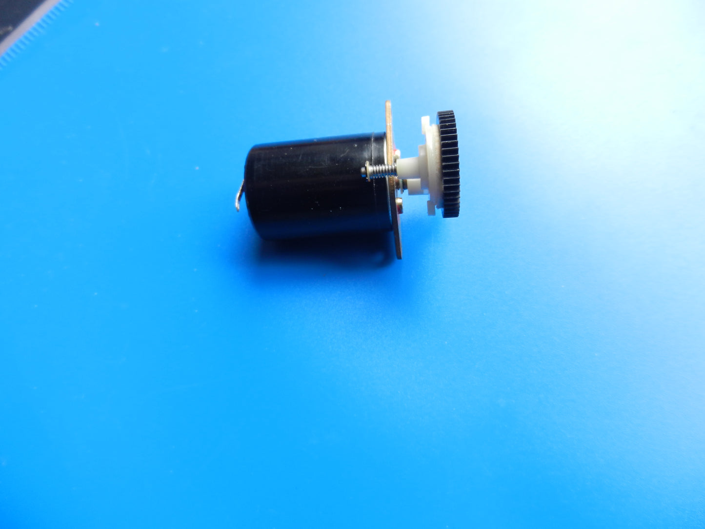 CF5500 MCF500 MCF600 Wickel Motor mit Zahnrad für Hifi Cassettendeck von GRUNDIG
