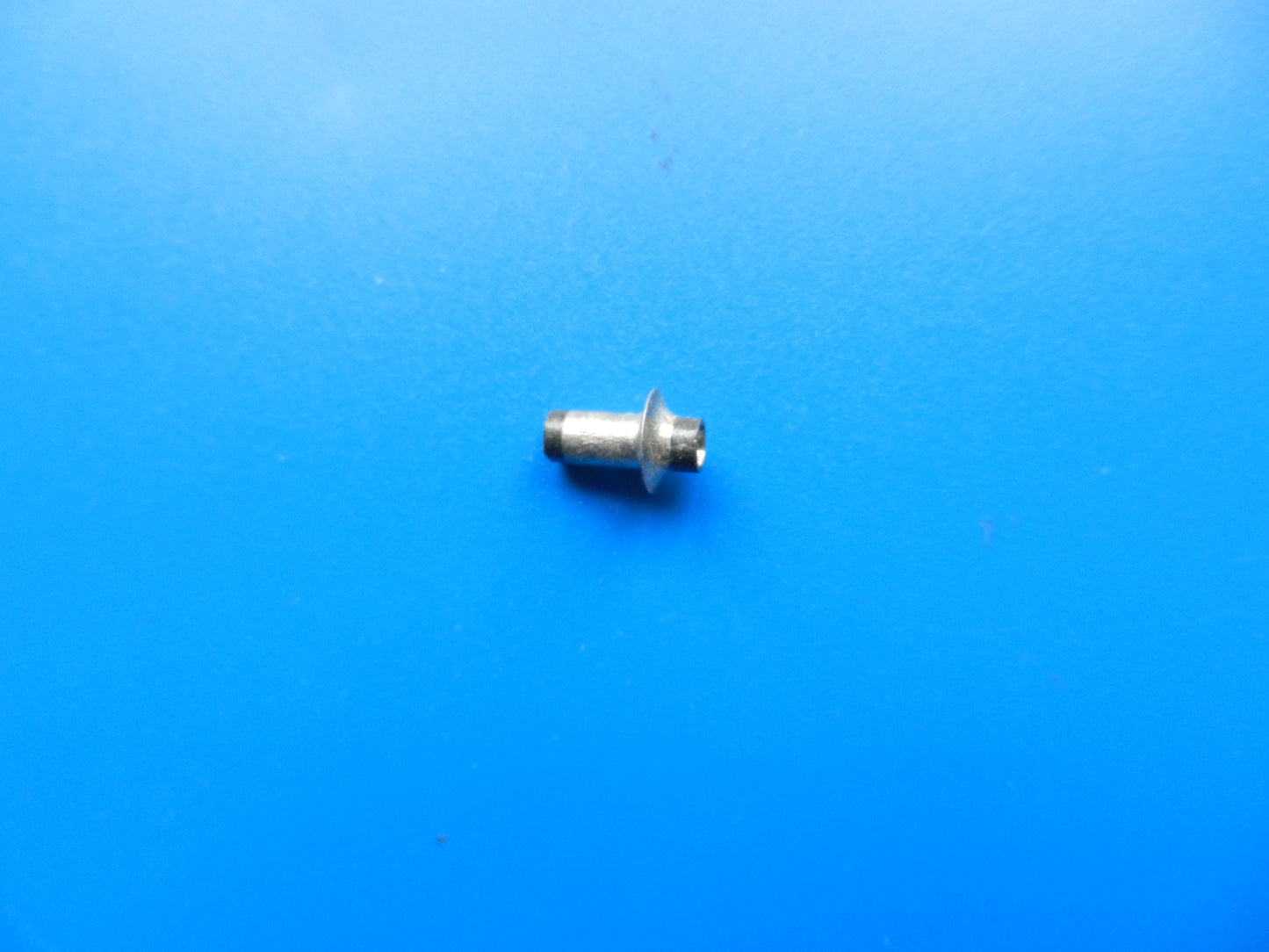 Keramik Durchführungskondensator 3mm / 6mm für GRUNDIG Cassettenrecorder Motoren