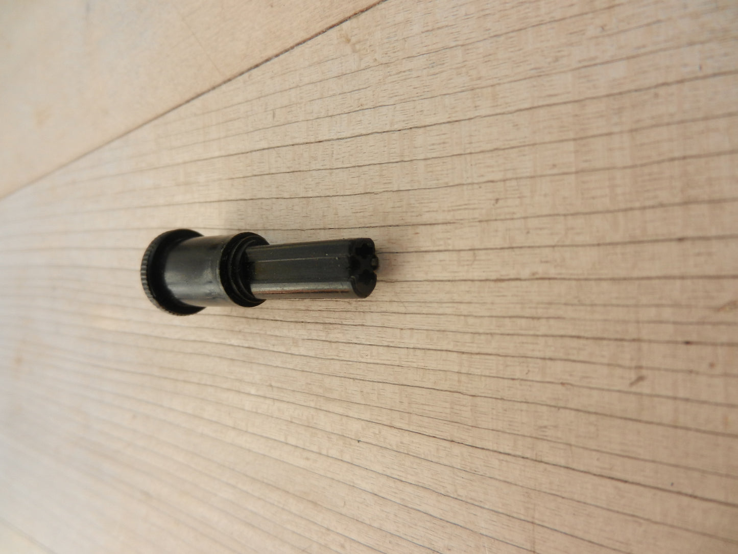 NV 2 pol. Stecker gebraucht von GRUNDIG für Retro Radios und Cassettengeräte