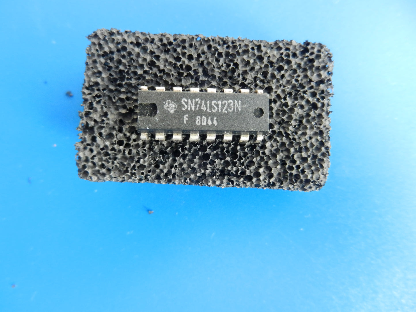 SN74LS123N IC, Monostabiler Multivibrator für GRUNDIG Geräte