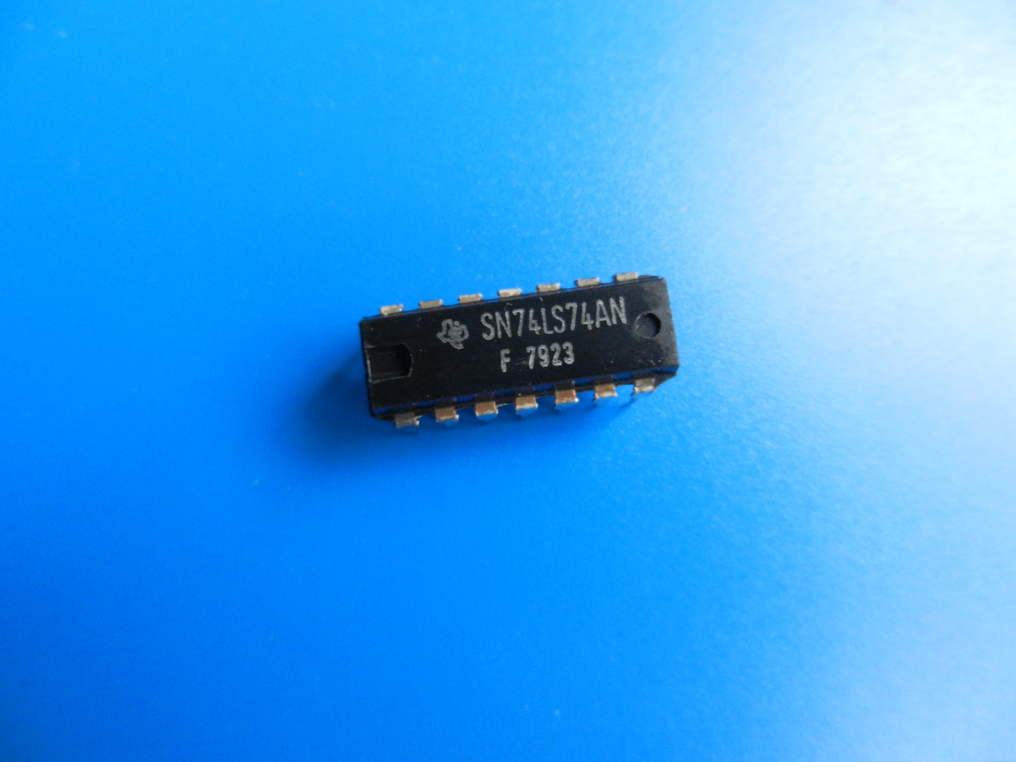 SN74LS74N IC für GRUNDIG Geräte (Kopie)