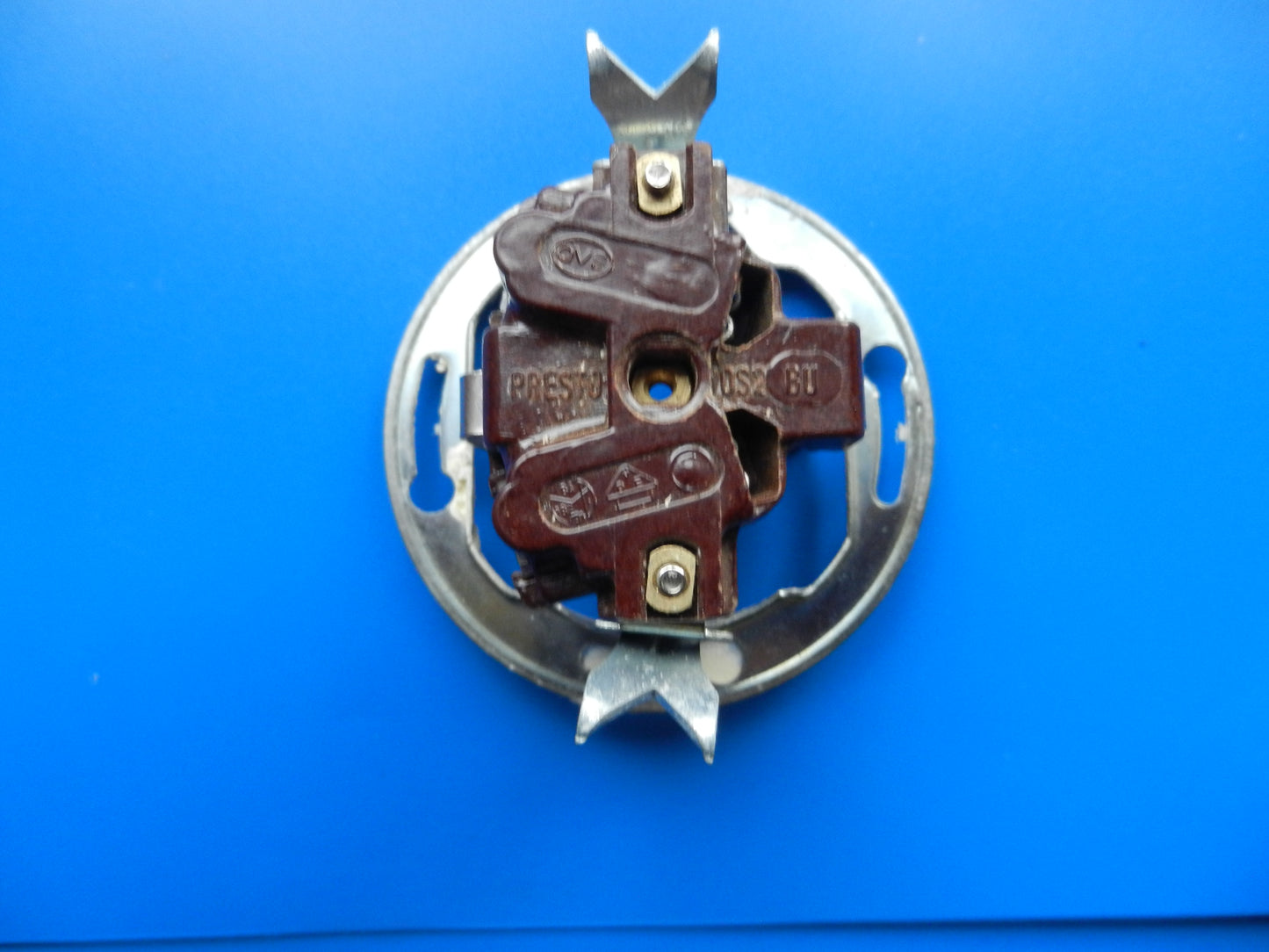 Steckdose ohne Blende aus Bakelit Retro