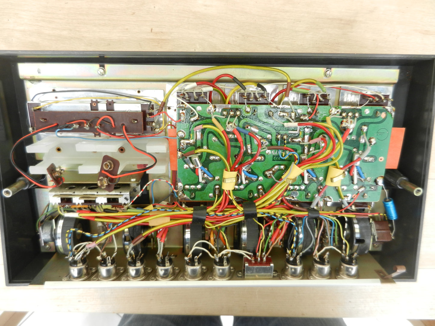 Stereo Mixer 422 von GRUNDIG zum Anschluß und regeln von 4 Stereo Tonspannungsquellen