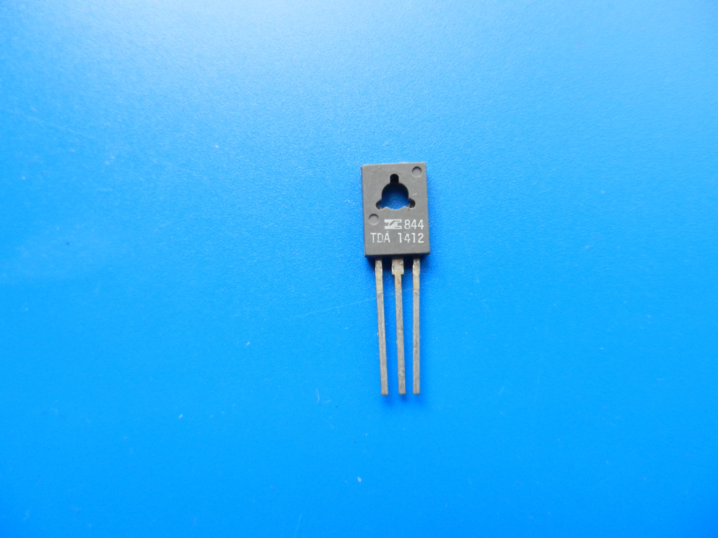 TDA1412 - 12V Stabi IC für GRUNDIG z.B. MCF, CF , SCF 6200...