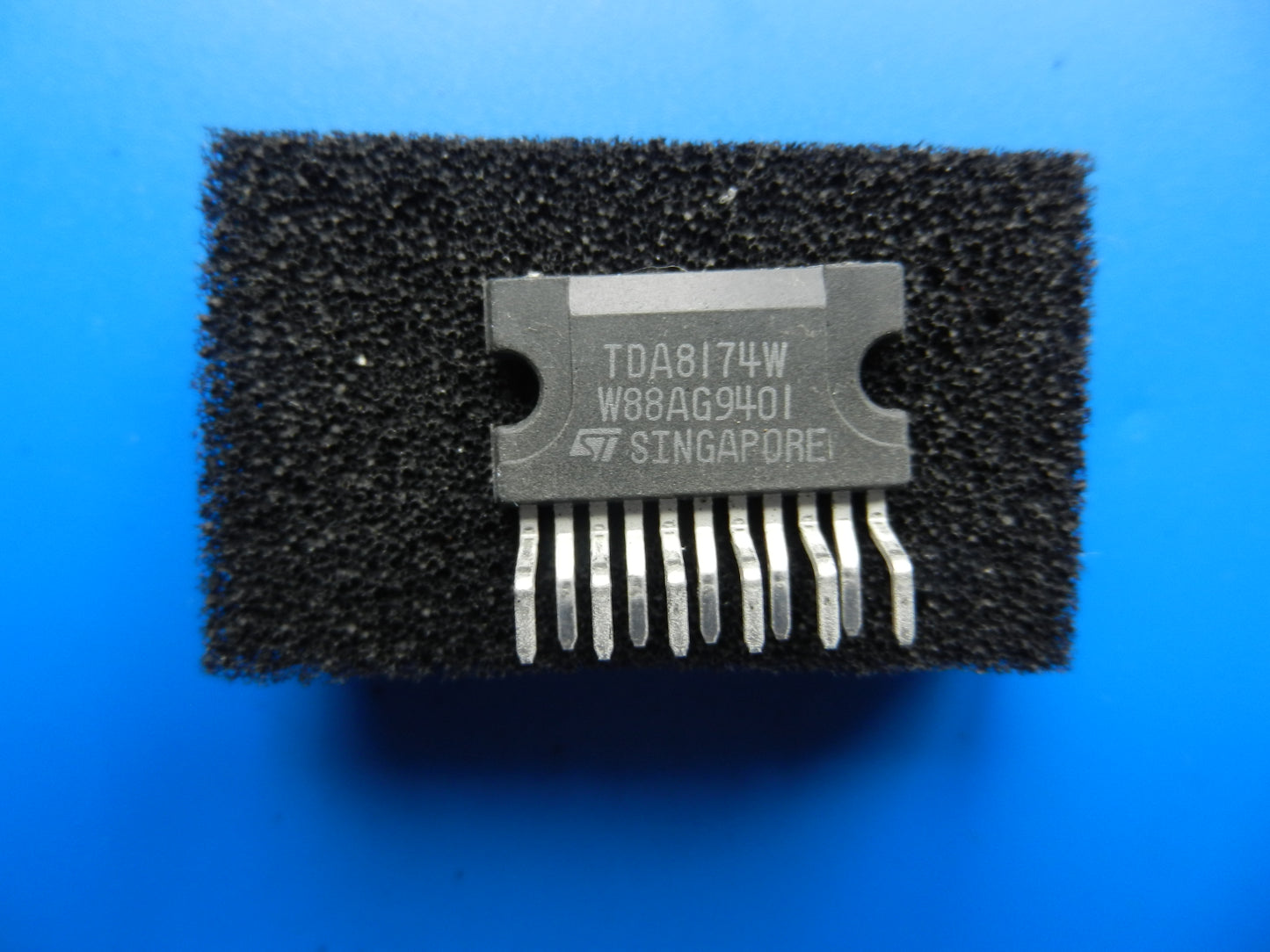 TDA8174W IC für TV Geräte von Grundig, Loewe und Metz