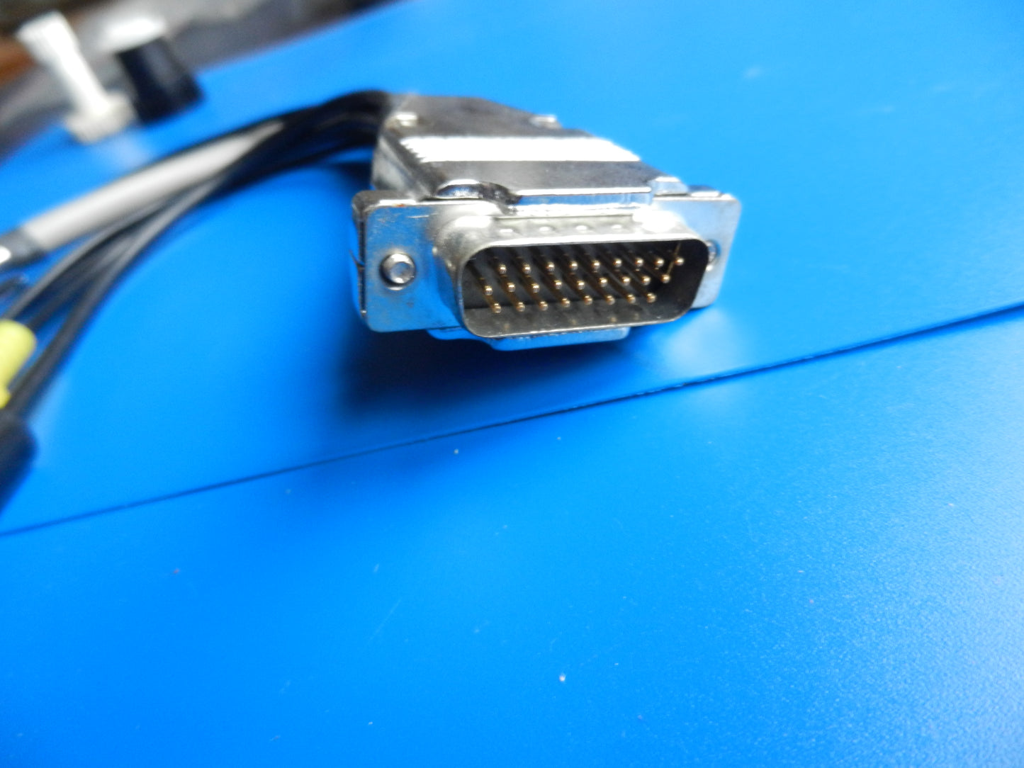 VGA Adapter Kabel 15 polig + 26 polig mit 4 Cinch Ku + 3,5mm Bu