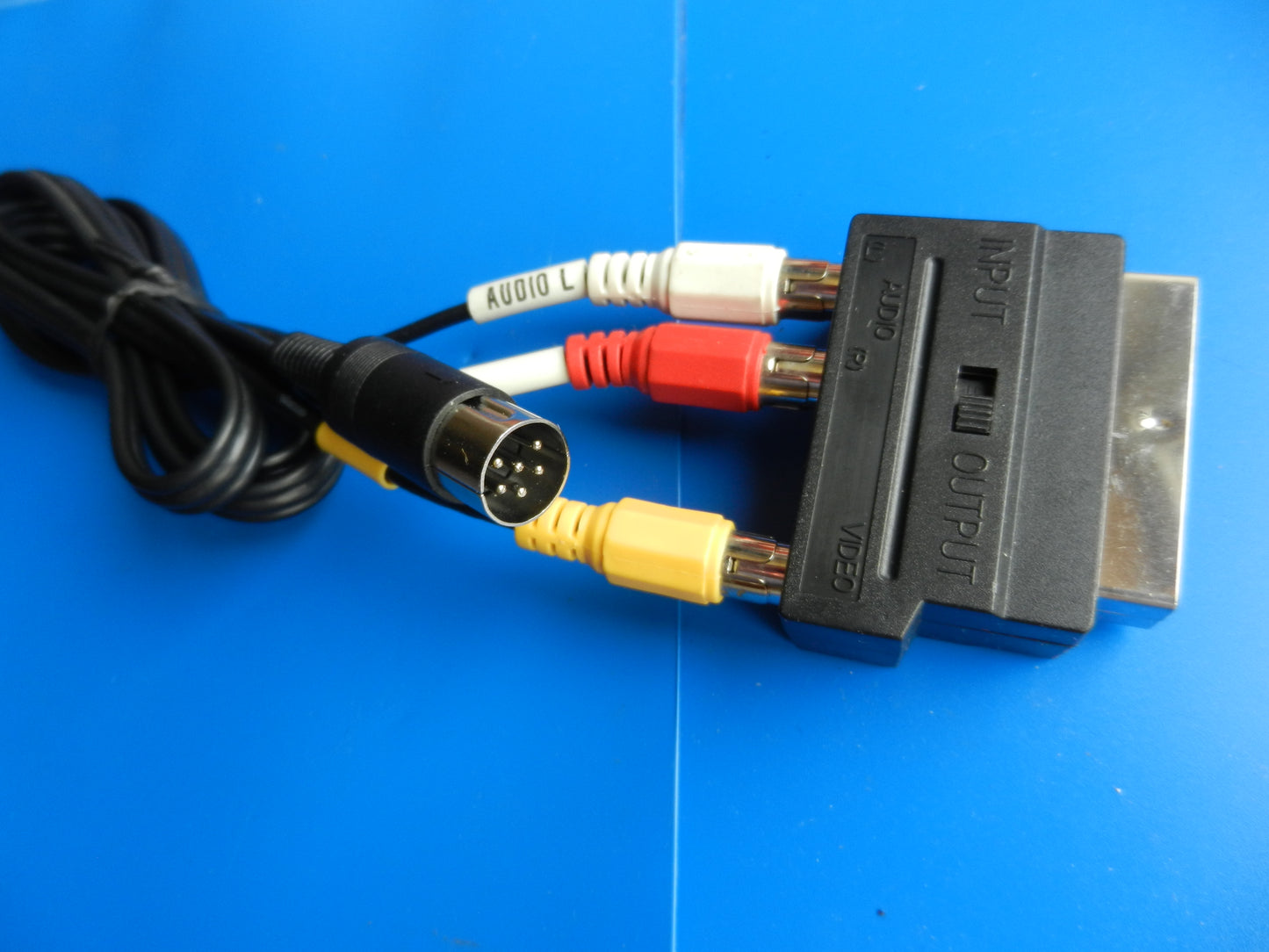 Video Kabel 6 polig DIN Stecker - Cinch - Scart Stecker 1m umschaltbar für Aufnahme/Wiedergabe auf VHS-Geräte
