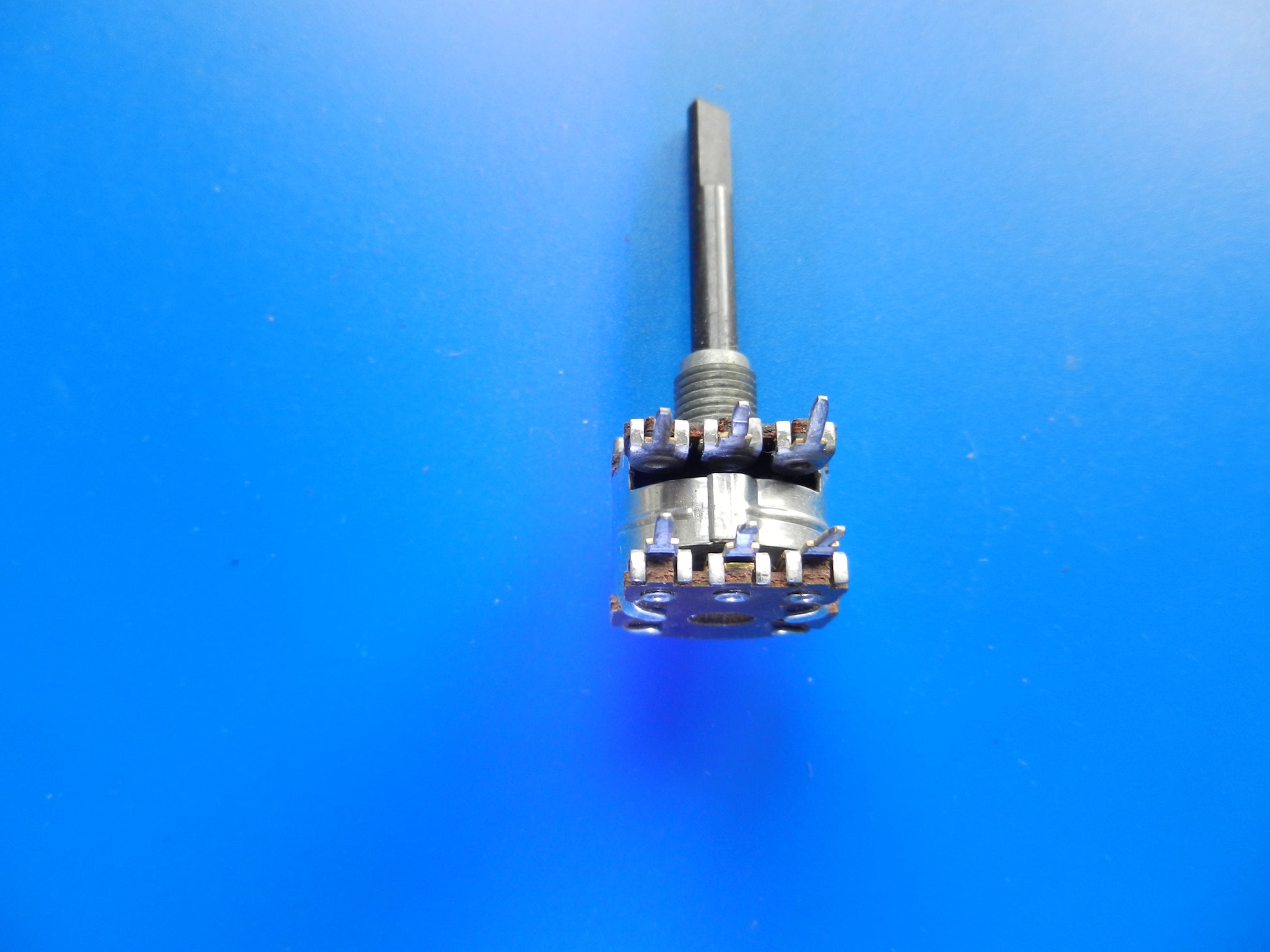 2x47K log Potentiometer lange schräge Achse für GRUNDIG Hifi Cassettendecks