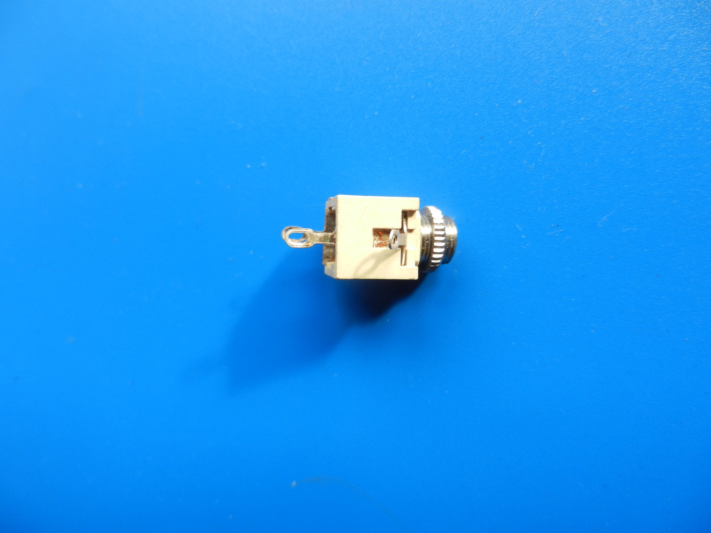 3,5mm Mono schraubb. Einbaubuchse von GRUNDIG für Retro Radios und Cassettengeräte