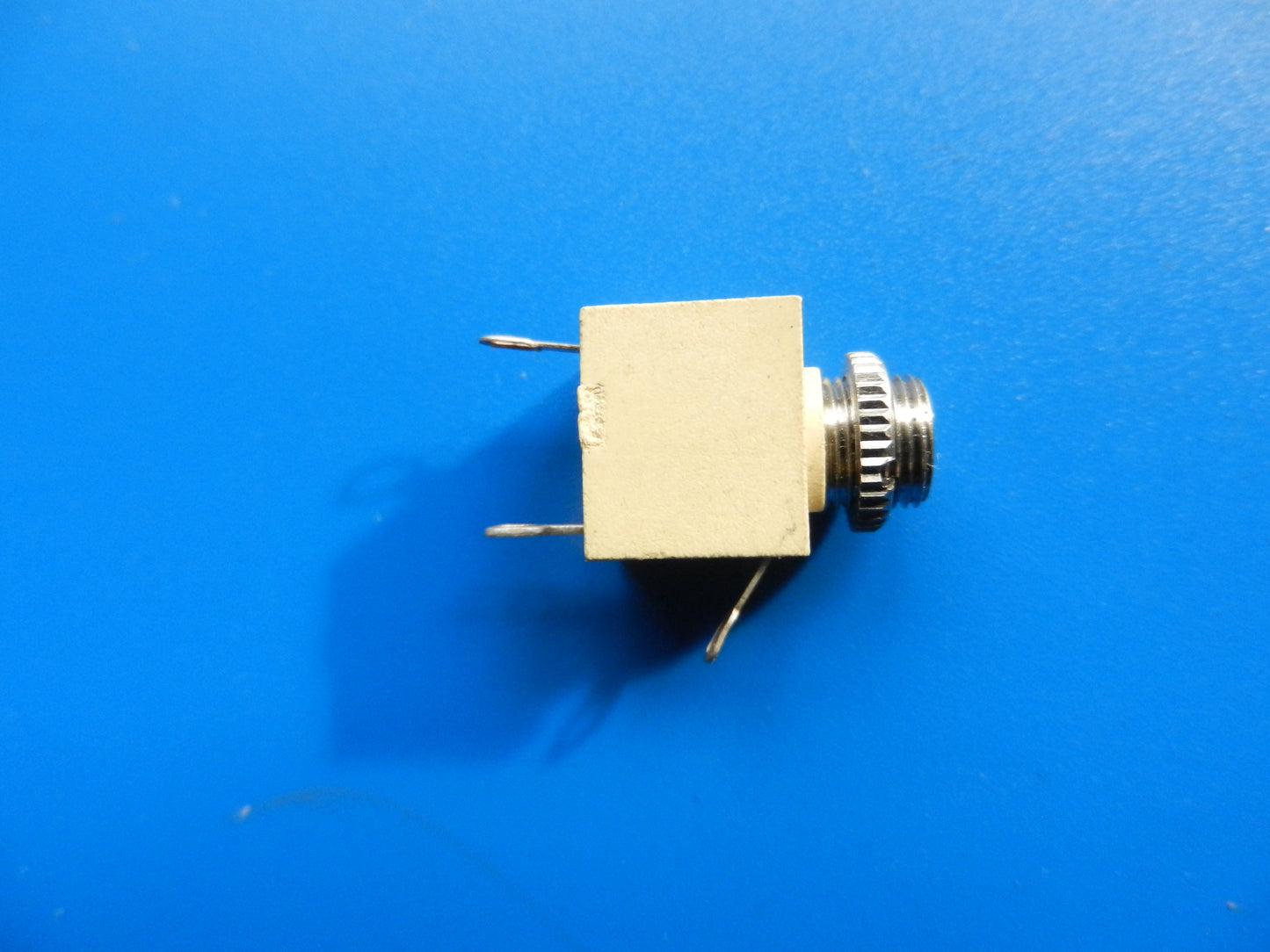 3,5mm Mono schraubb. Einbaubuchse von GRUNDIG für Retro Radios und Cassettengeräte