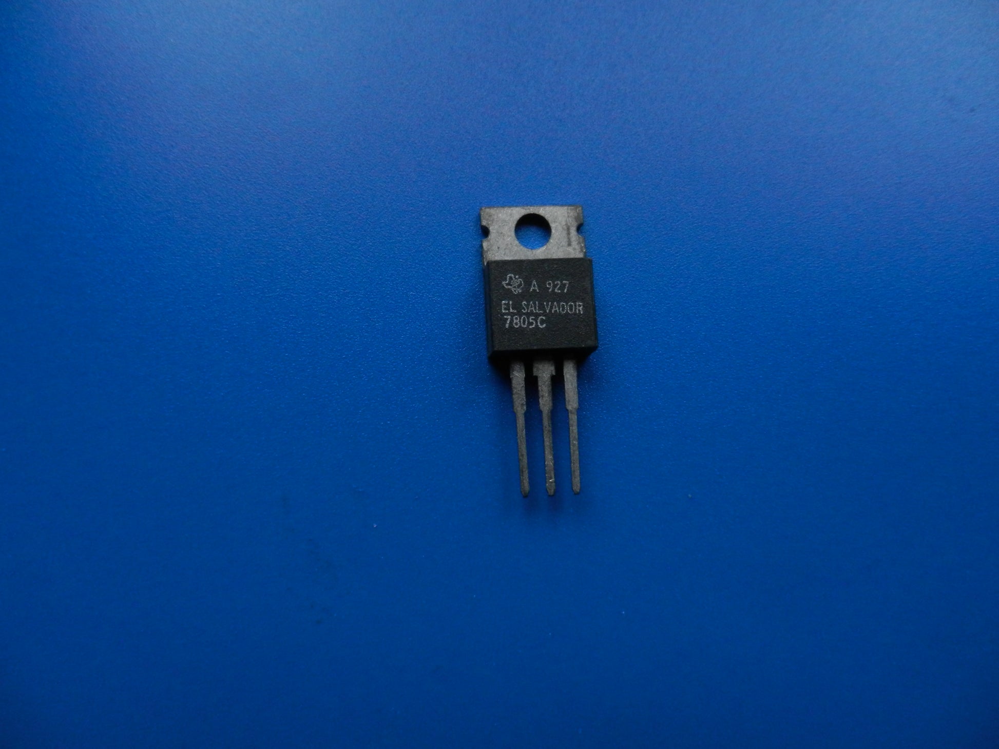 7805 Stabi IC 5 Volt 1A für GRUNDIG z.B. MCF... CF...