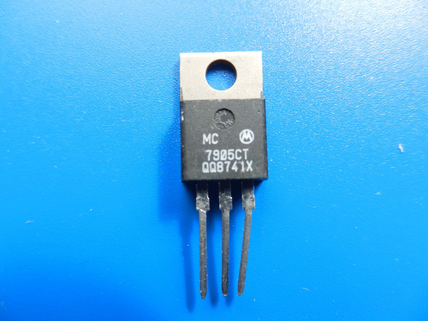 7905  -5V Stabi IC für GRUNDIG z.B. MCF, CF , SCF...