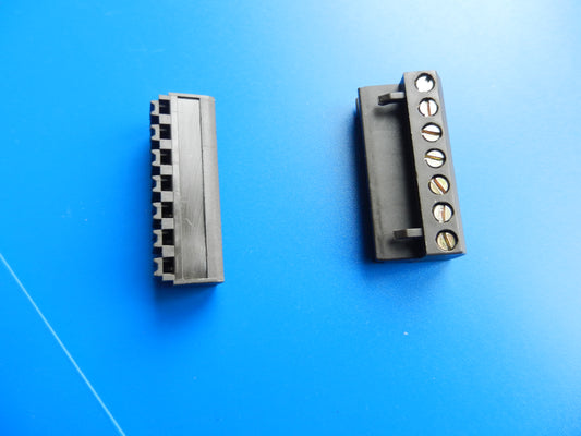7 polige Buchse zur Platinenmontage mit Stecker zum Schrauben , wie neu