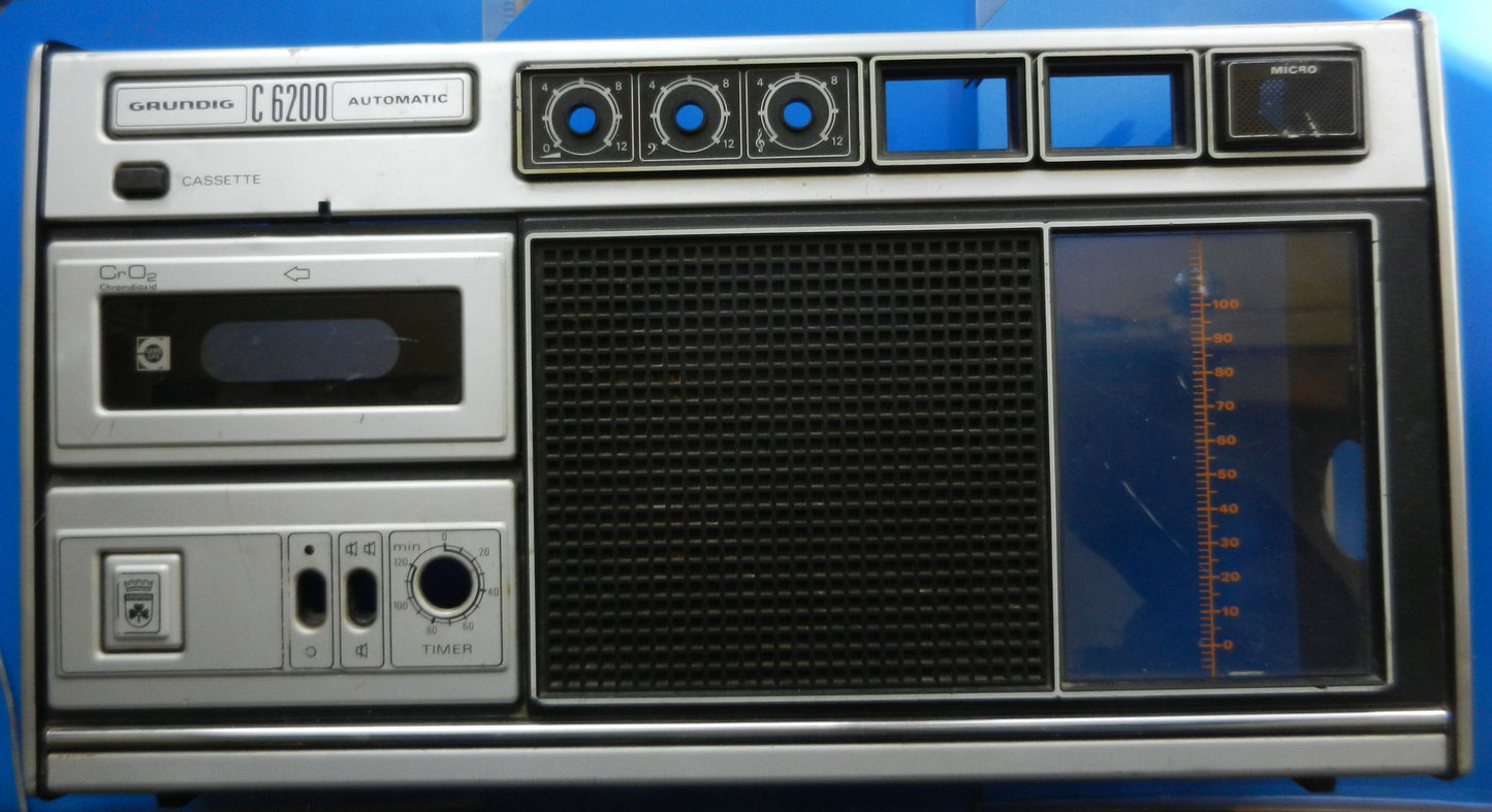 C6200 Gehäuse Front gebraucht für Radiorecoder von GRUNDIG