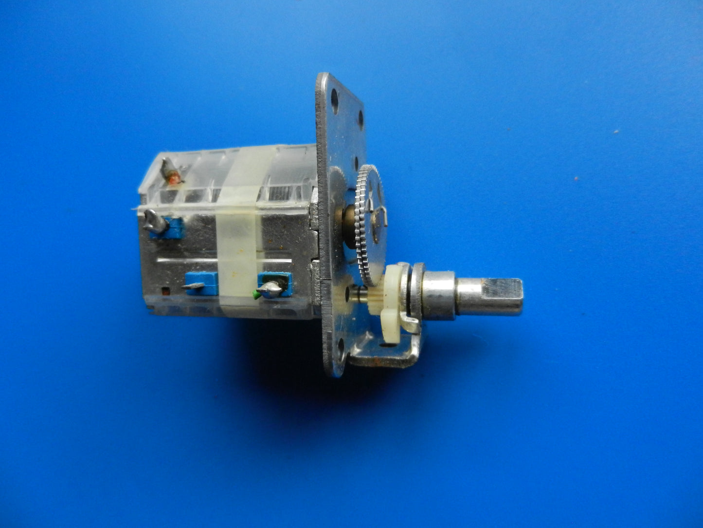C8000 Drehkondensator mit Zahnrad für Cassetten Radiorecorder von GRUNDIG