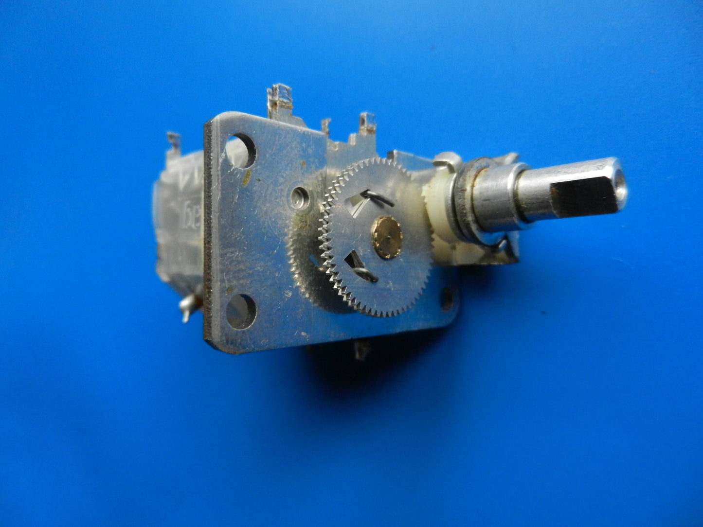C8000 Drehkondensator mit Zahnrad für Cassetten Radiorecorder von GRUNDIG