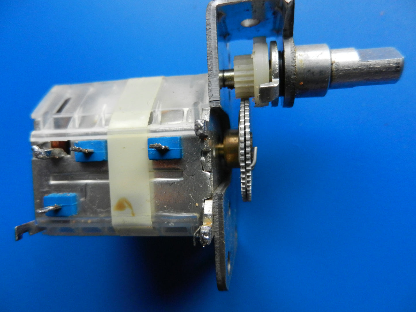 C8000 Drehkondensator mit Zahnrad für Cassetten Radiorecorder von GRUNDIG