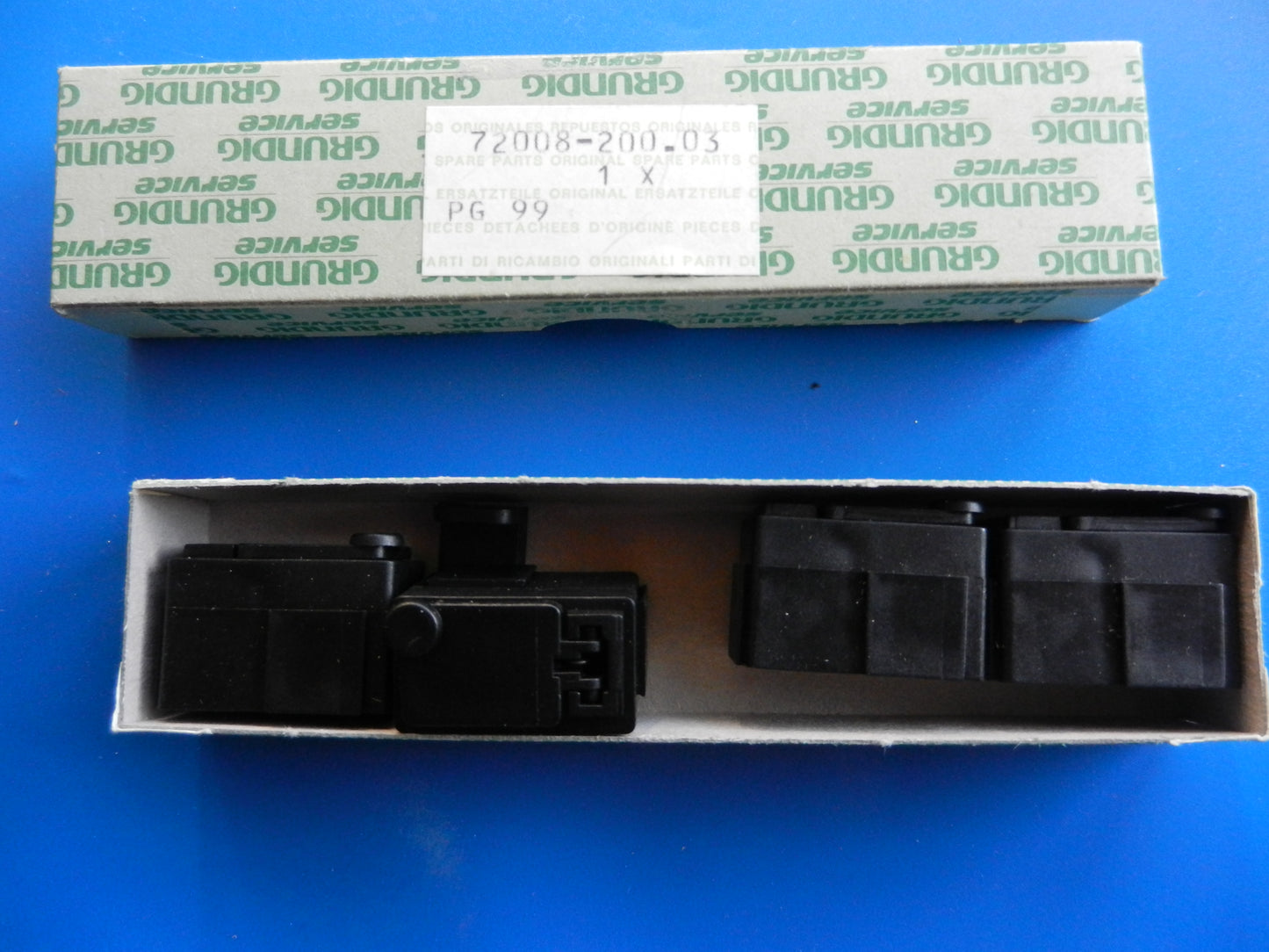 SMD Klapp Box schwarz , 4 Stück von GRUNDIG