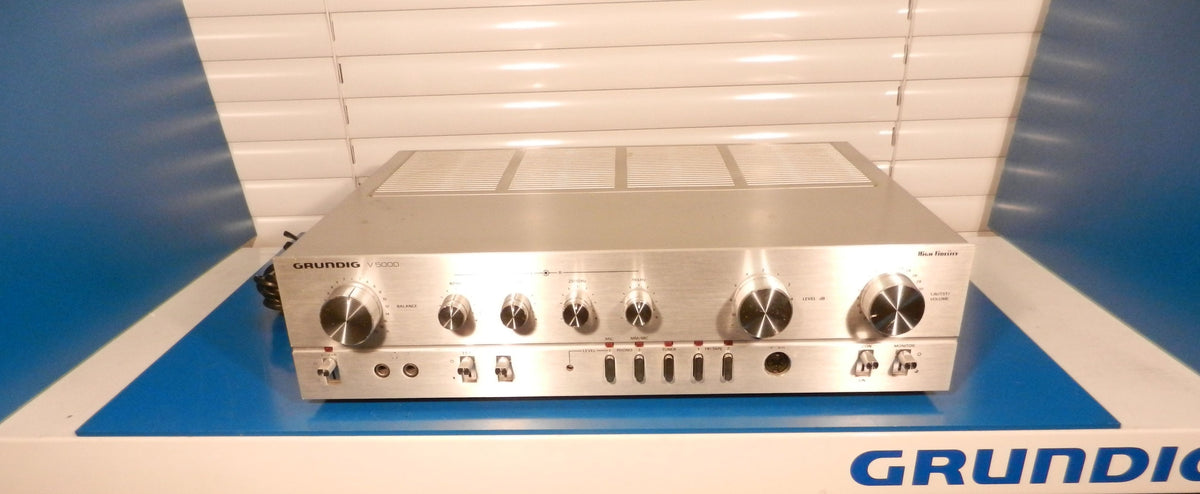 V5000 silber Vintage Vollverstärker von GRUNDIG, funktionsfähig