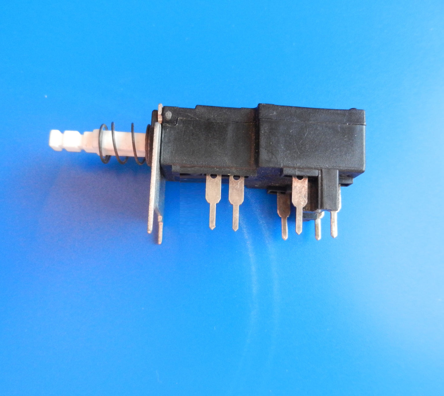 Netzschalter mit Wischkontakt für Grundig , Metz und Loewe Farbfernseh Geräte NEU