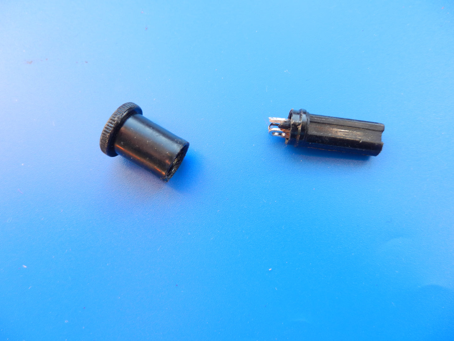 2 pol. Retro Schwachstrom Stecker gebraucht von GRUNDIG für Retro Radios und Cassettengeräte