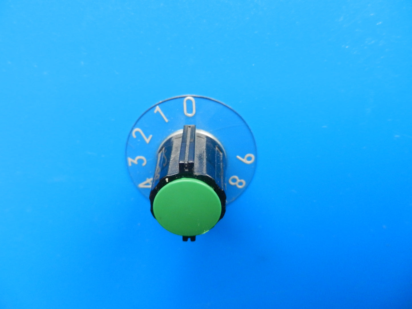 Drehknopf / Spannzangendrehknopf mit grün Kappe für 4mm Achse und 0-9 Anzeige