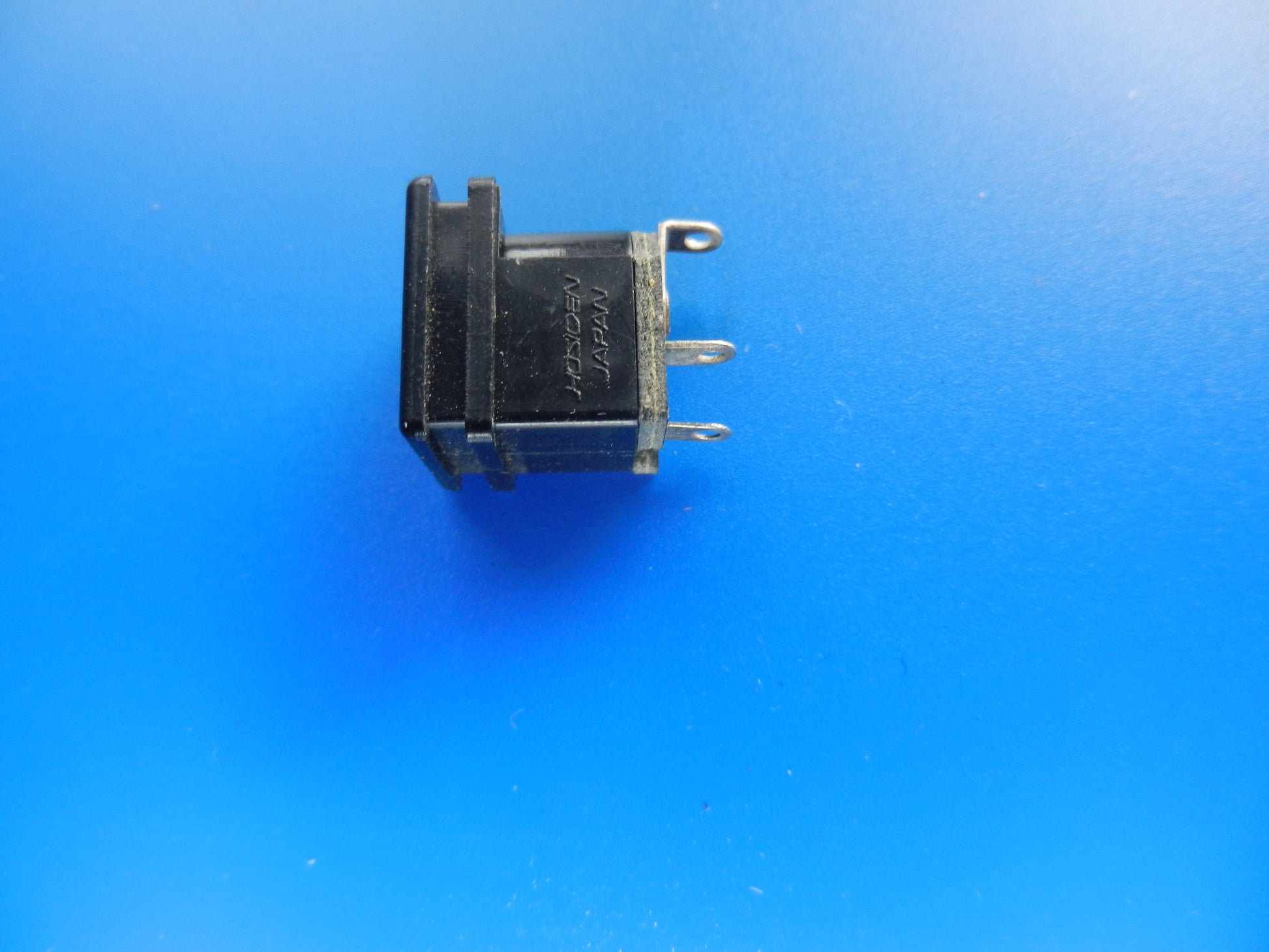 5,5 mm Netzspannungsbuchse von GRUNDIG für Retro Radios und Cassettengeräte