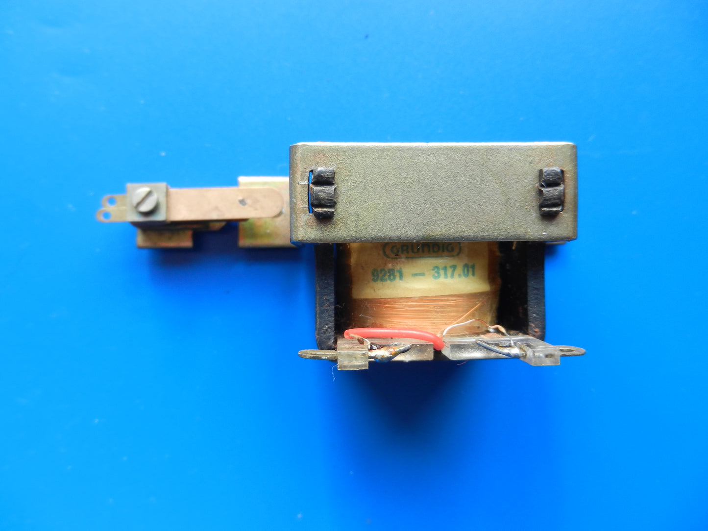 CN830 CN930 Abschaltmagnet mit Federsatz für Hifi Cassettendeck von GRUNDIG