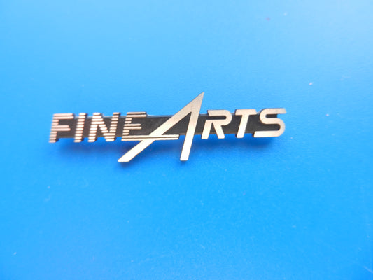Fine Arts Alu Emblem 37mm breit in silber für Radiorecorder von GRUNDIG