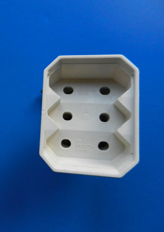 Euro Schuko Adapter 1x Schuko Stecker, 3 x Euro Buchse braun oder weiss