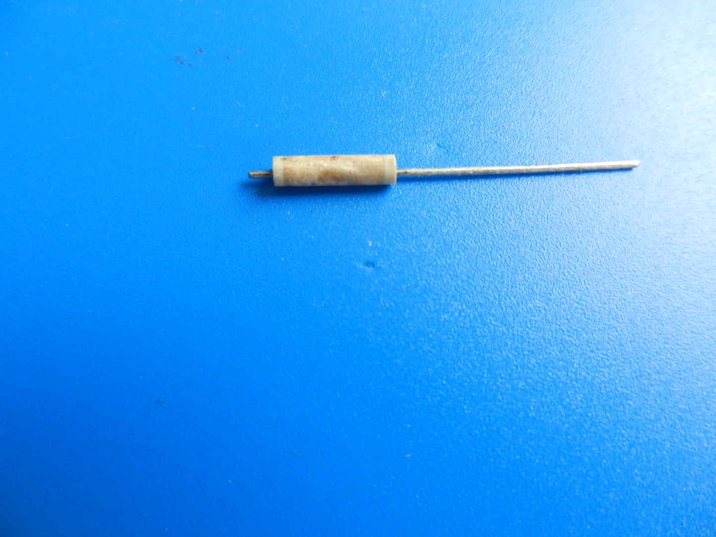 Keramik Durchführungskondensator 2mm für GRUNDIG Cassettenrecorder Motoren