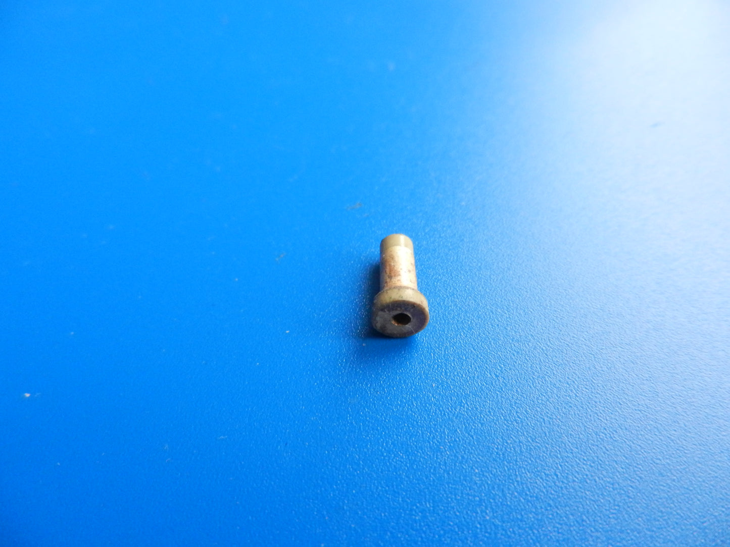 Keramik Durchführungskondensator 3mm / 4,5mm für GRUNDIG Cassettenrecorder Motoren