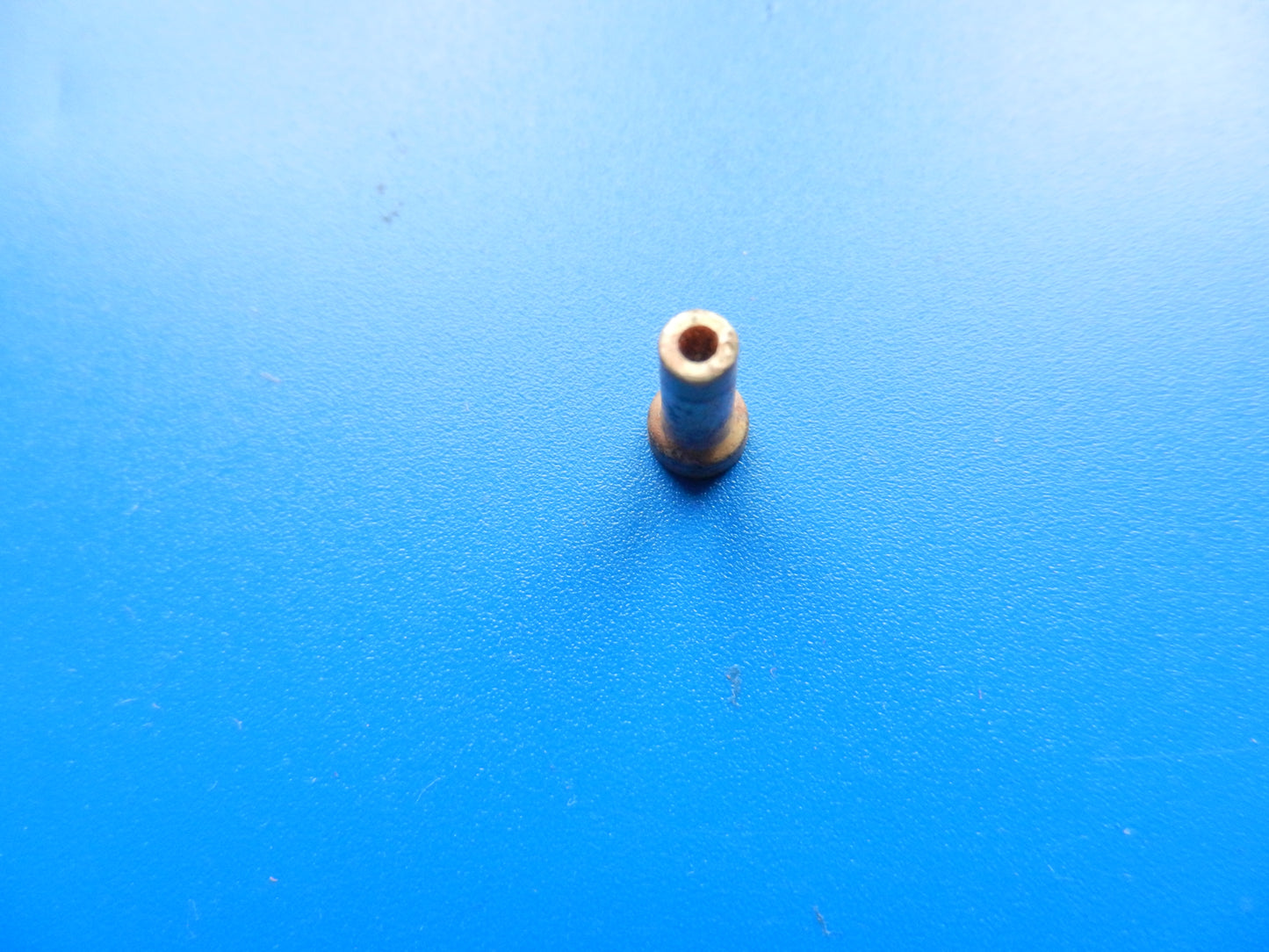 Keramik Durchführungskondensator 3mm / 4,5mm für GRUNDIG Cassettenrecorder Motoren
