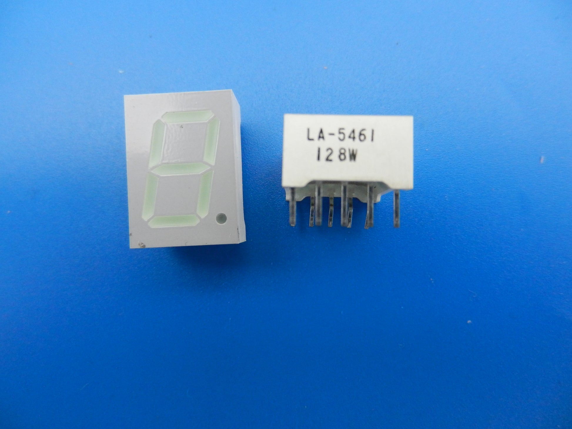 LA5461  7-Segment LED Anzeige für Satellit / Weltempfänger  von GRUNDIG
