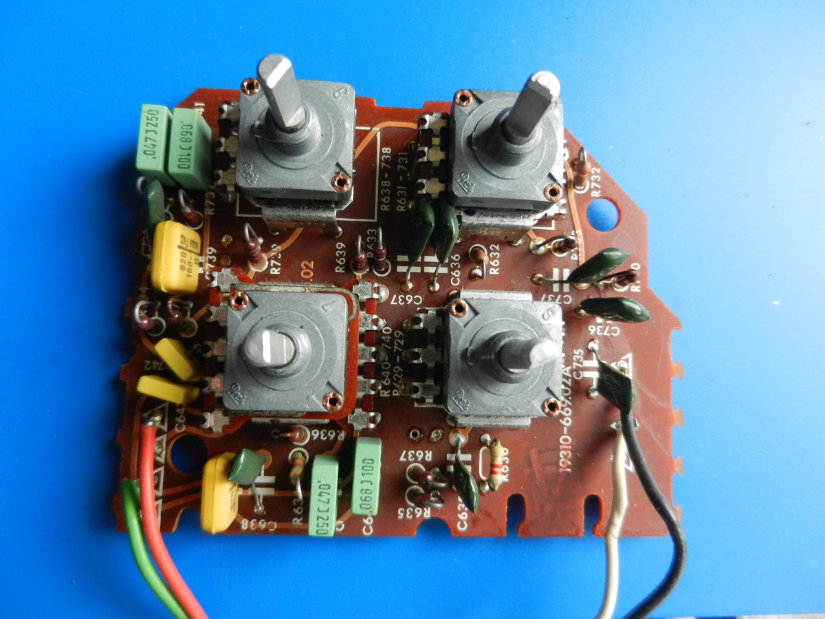 RR1020  RR1040 Lautstärkeregler und Klangreglerplatte für Radiorecorder von GRUNDIG
