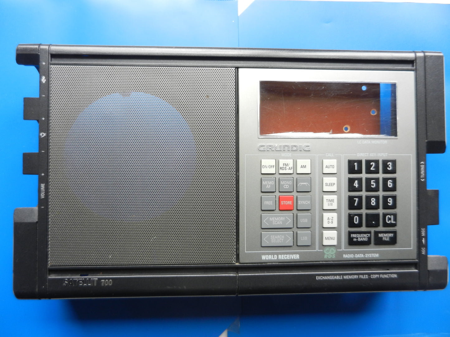 Satellit 700 Frontplatte für GRUNDIG Weltempfänger , guter Zustand